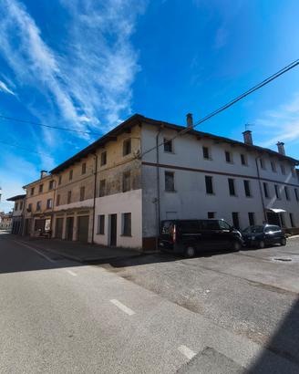 Immobile commerciale e residenziale