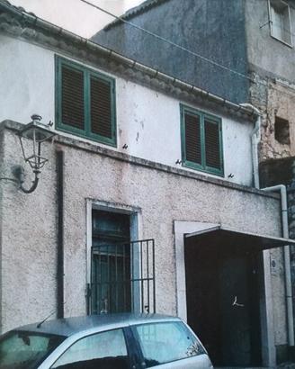 Stabile in Roccamandolfi