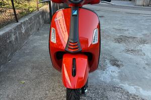 Piaggio Vespa 300 GTS hpe Super Sport