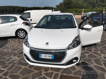 Peugeot 208 PureTech 82 5 porte Allure