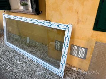 Finestra con telaio