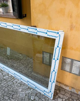 Finestra con telaio