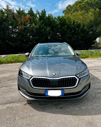Skoda Octavia Wagon DSG ibrida ancora in garanzia