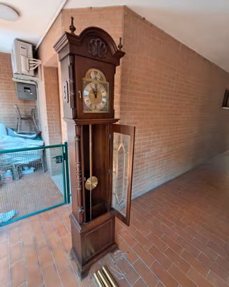 orologio a colonna pendolo