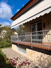 Villa con piscina coperta