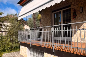Villa con piscina coperta