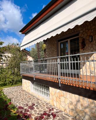 Villa con piscina coperta