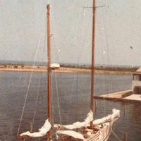 Barca a vela con motore ausiliario