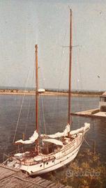 Barca a vela con motore ausiliario