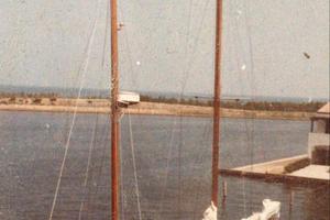 Barca a vela con motore ausiliario