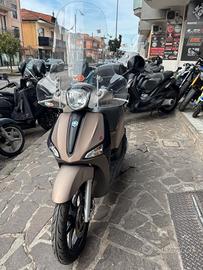 Piaggio Liberty 150 S con bloccaruota