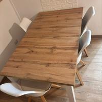 Tavolo sala da pranzo color legno