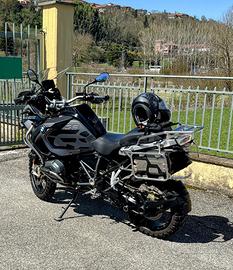 Moto Triple Black