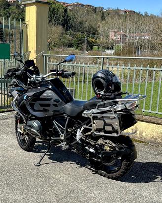 Moto Triple Black
