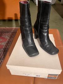 Stivali neri Cinti come nuovi. Pelle vitello.N37