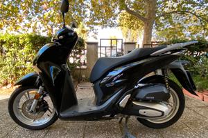 Honda sh 150 ancora in garanzia unico proprietario