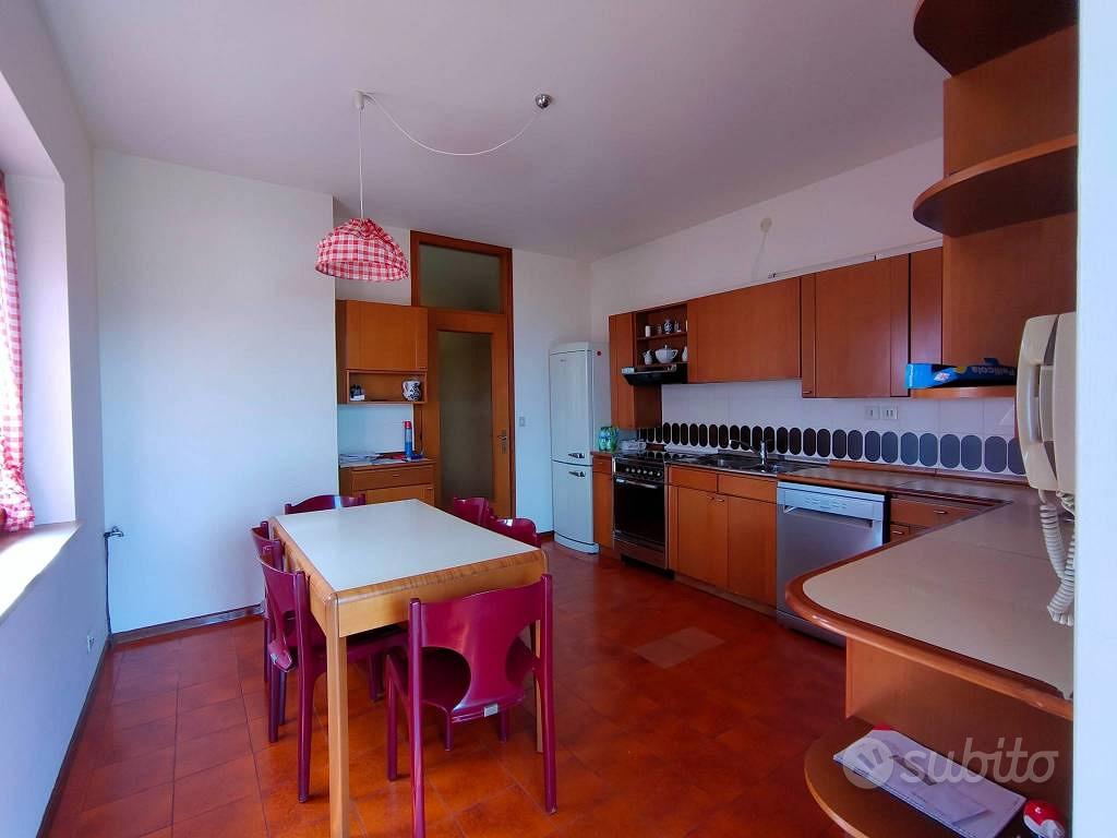 Villa di 316 m² con più di 5 locali e box auto dop - Altro