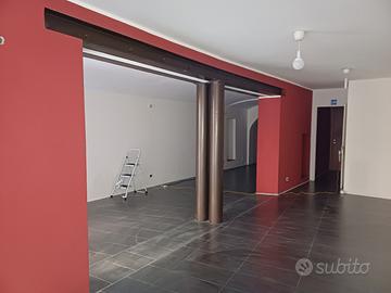 Locale commerciale via Giuseppe Garibaldi 25, Carc