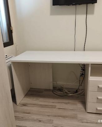 Scrivania pari al nuovo €70