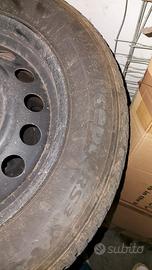 Gomme invernali con cerchi 215/60/16
