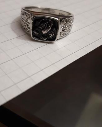 anello con scorpione
