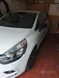 Renault Clio duel