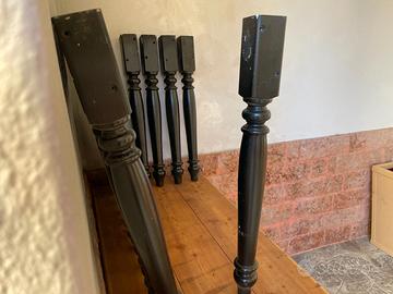 Piedi mobile in legno
