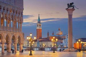 Palazzo / Stabile di 500 m² con più di 5 locali a 