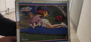 materasso gonfiabile campeggio o mare