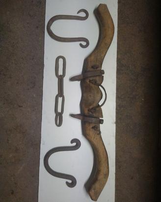 GIOGO ANTICO IN FERRO E LEGNO