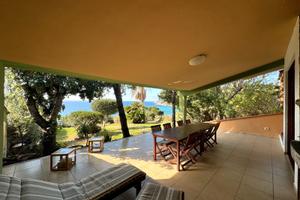 Villa a schiera d'angolo a meno di 200 m dal mare