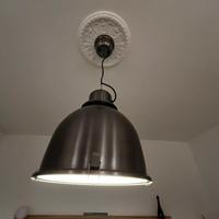 Lampada a sospensione industriale in metallo