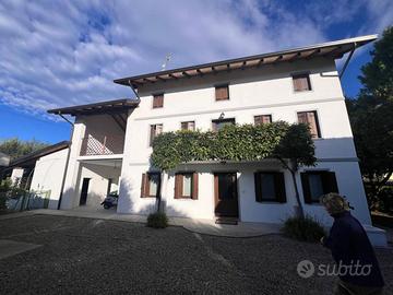 ABITAZIONE IN MEZZO AL VERDE COMPLETAMENTE RISTRUT