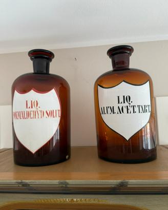 Bottiglie antiche farmacia/laboratorio
