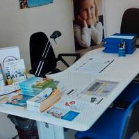 Scrivania Las e sedie