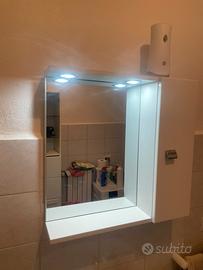 Mobiletto bagno con faretti