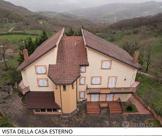 Casa indipendente su 4 livelli - 687m-Laviano (Sa)