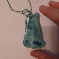 Ciondolo turchese a forma di gatto, con laccio lun