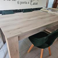 Tavolo con sedie