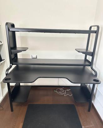 Scrivania da gaming Ikea Fredde