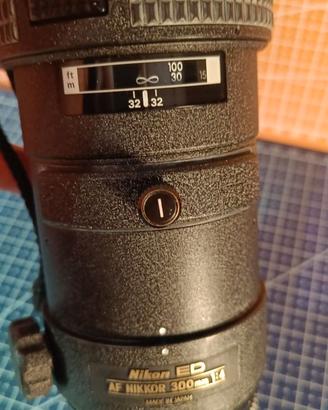 Nikon Nikkor 300mm F4 ED