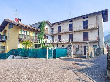 Casa indipendente di 360 m² con più di 5 locali a 