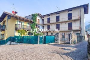 Casa indipendente di 360 m² con più di 5 locali a 