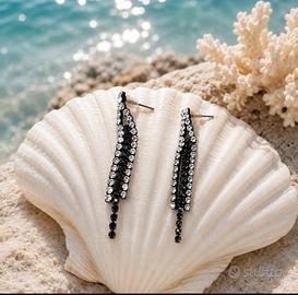 orecchini con strass pendenti