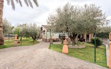 VILLA A TREVIGNANO ROMANO VICINA A TUTTI I SERVIZI