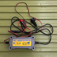 Mantenitore batteria auto