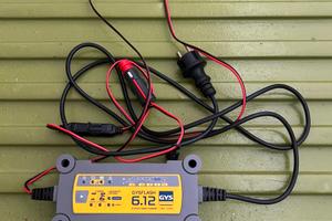 Mantenitore batteria auto