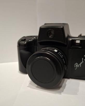Macchina fotografica vintage modello royale 2