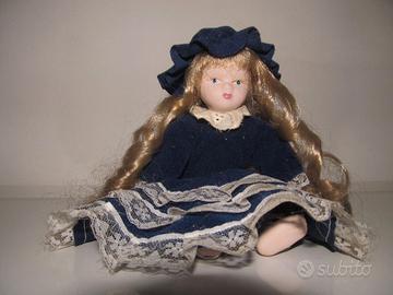 Elegante Bambolina in Porcellana  Vestito Blu
