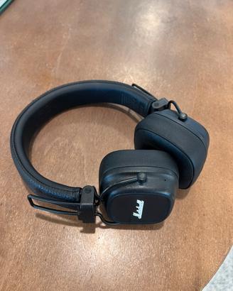 Cuffie bluetooth Marshall nere